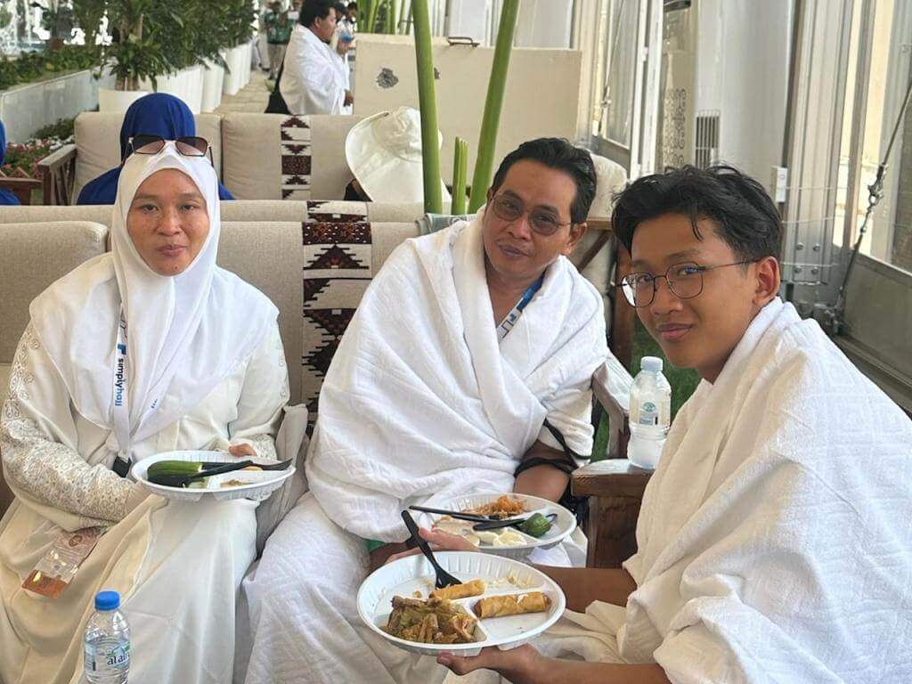 KH Anwar Zahid dan keluarga