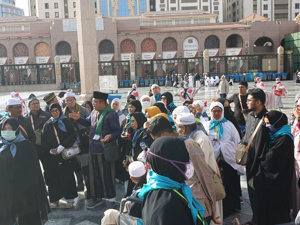 Jama'ah di bimbing langsung oleh Ustad Muslim Guree Harun