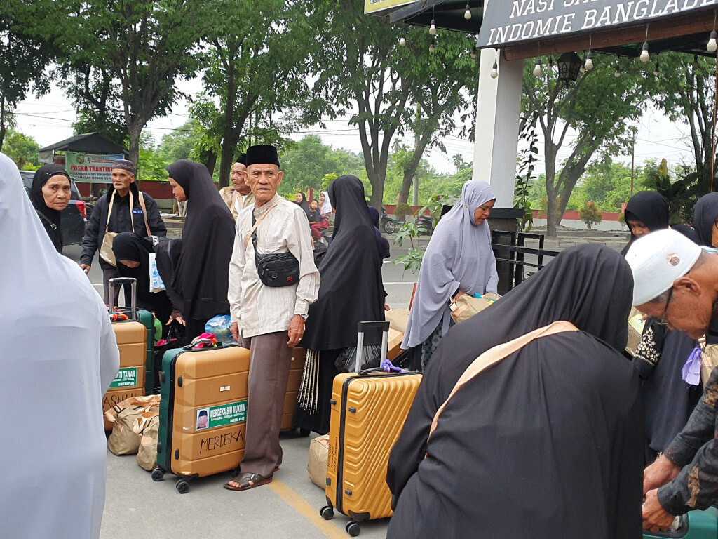 MENERIMA KEDATANGAN JAMAAH UMRAH