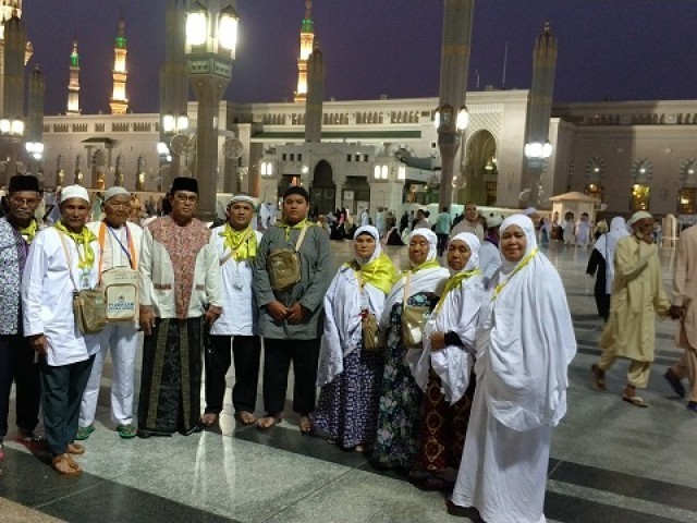 didepan masjid nabawi