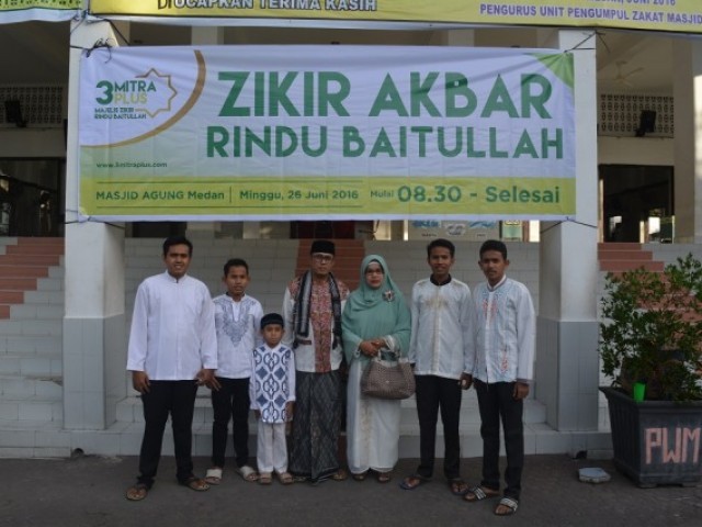 Shalat Tasbih di Masjid Agung Medan