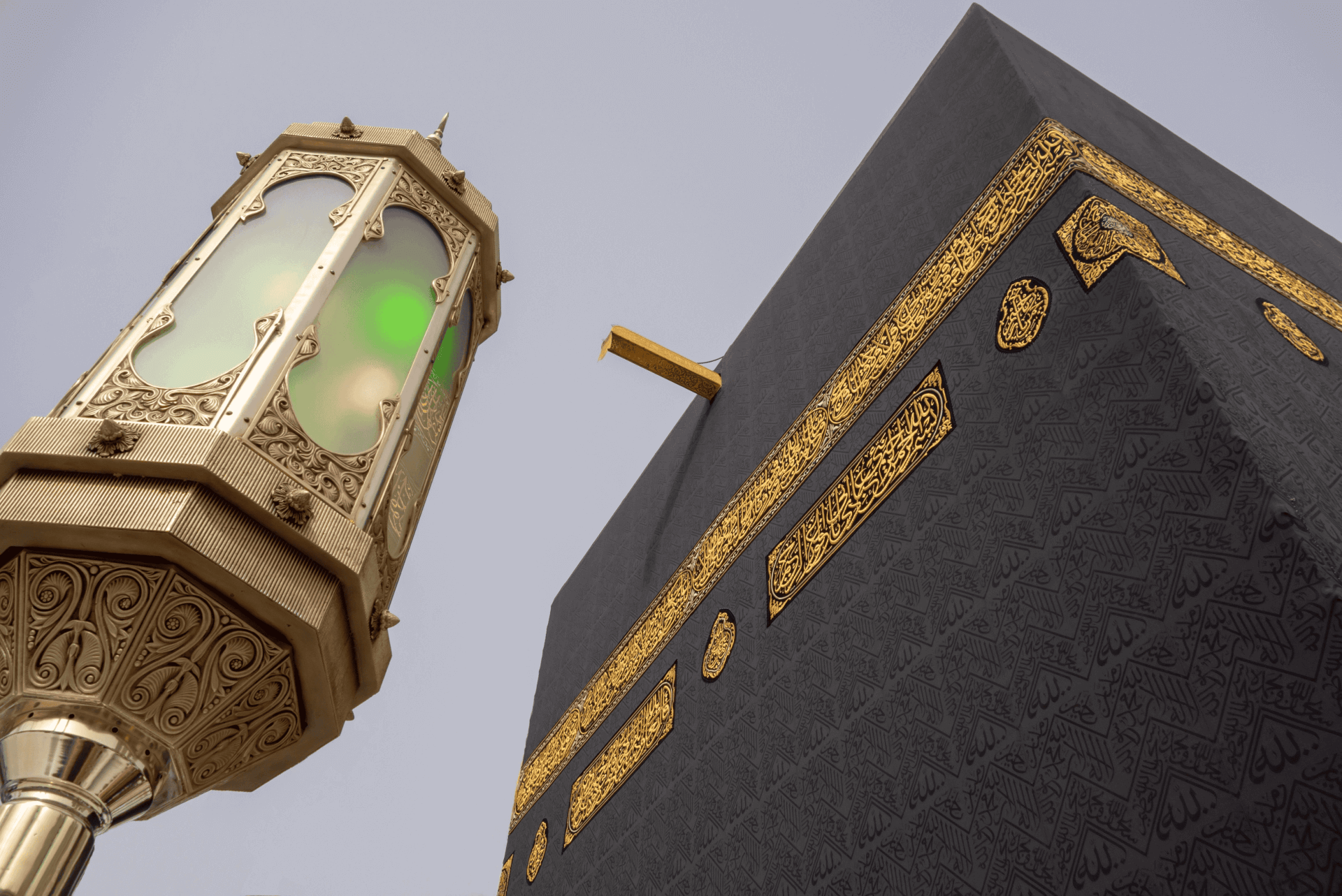 Umrah Murah dan Bisa Dicicil Cuma di Uhud Tour Strategi Akuisisi Jamaah Seat Paket Umrah Bronze via Free Class Funnel (1).png