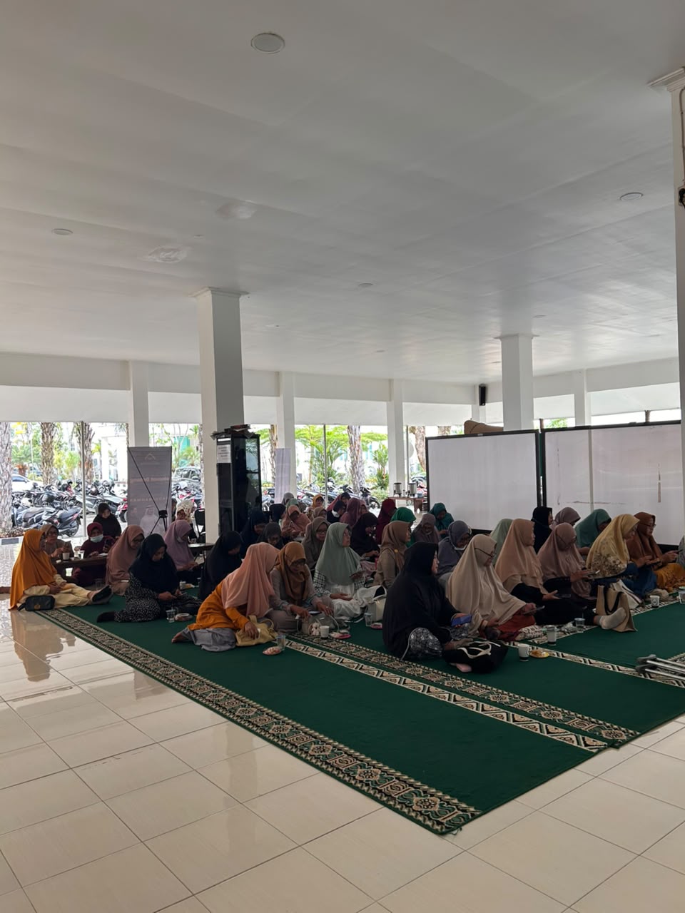 Ust. Dr. H. Febry Suprapto menyampaikan kajian 10 Sifat Orang Beriman di Jember