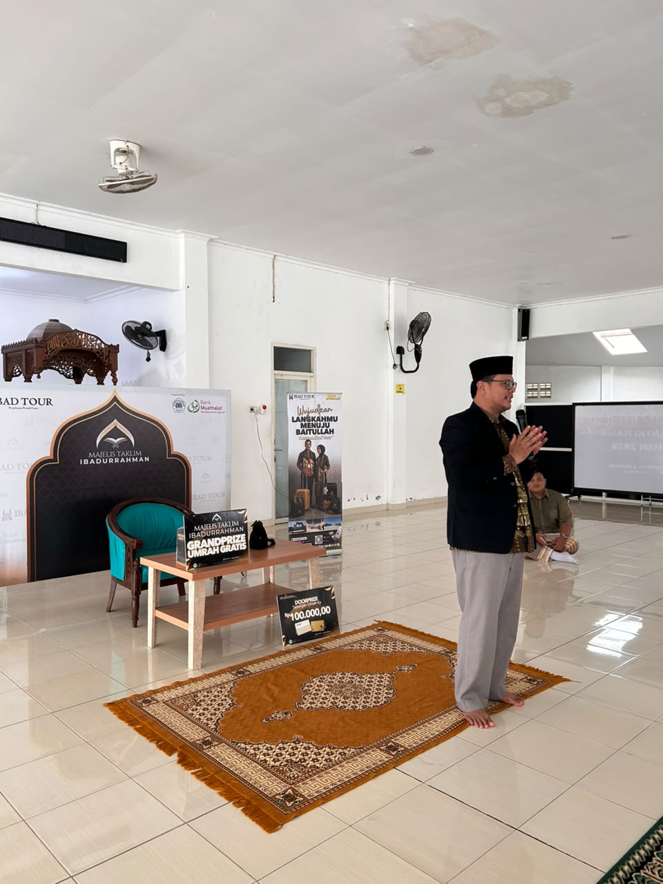 Jamaah mengikuti Majelis Taklim Ibadurrahman edisi 8 di Masjid Kampus Universitas Dr. Soebandi Jember