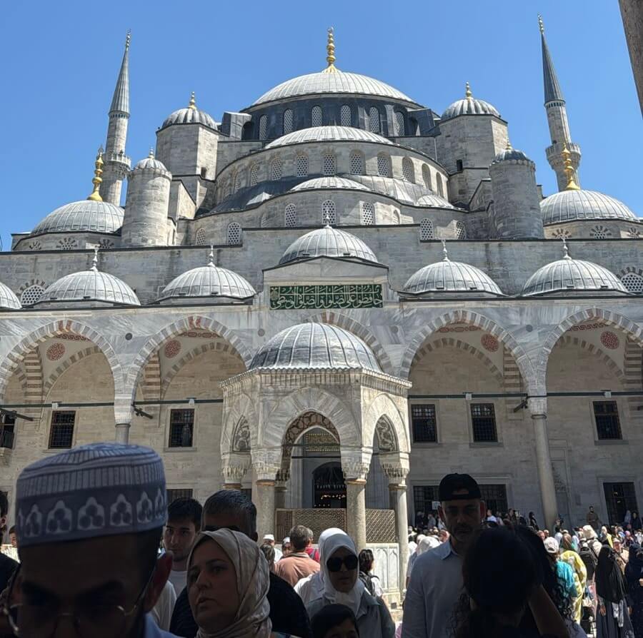 Blue Mosque di Istanbul dalam Paket Umrah Plus Turki