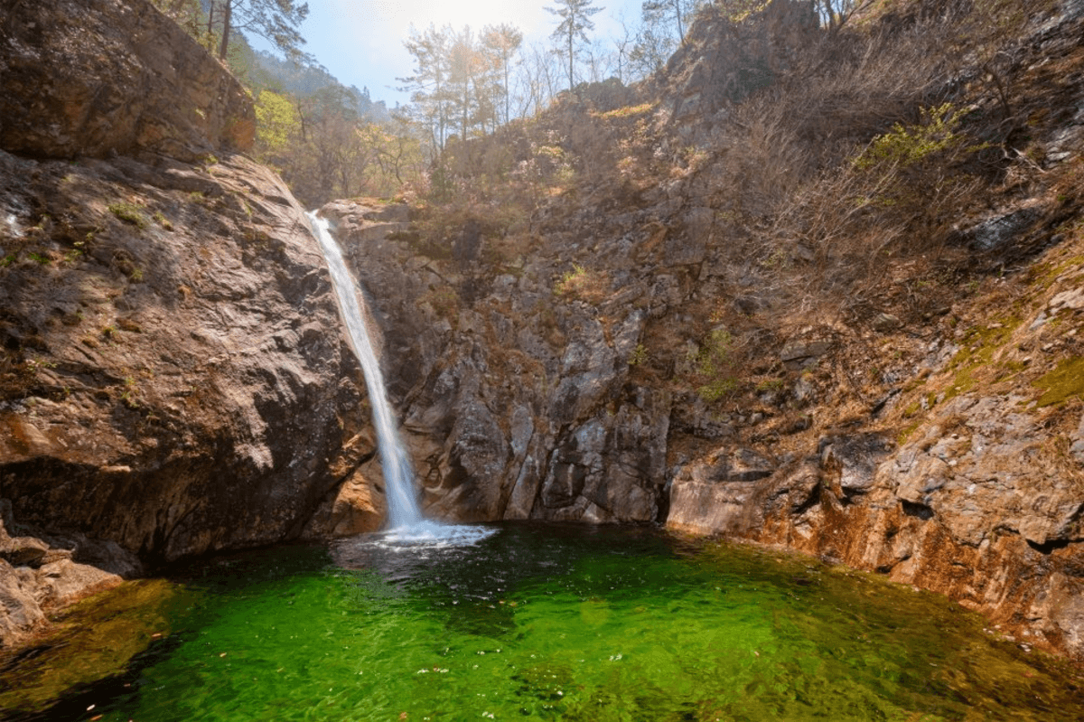 air terjun biryeong.jpg