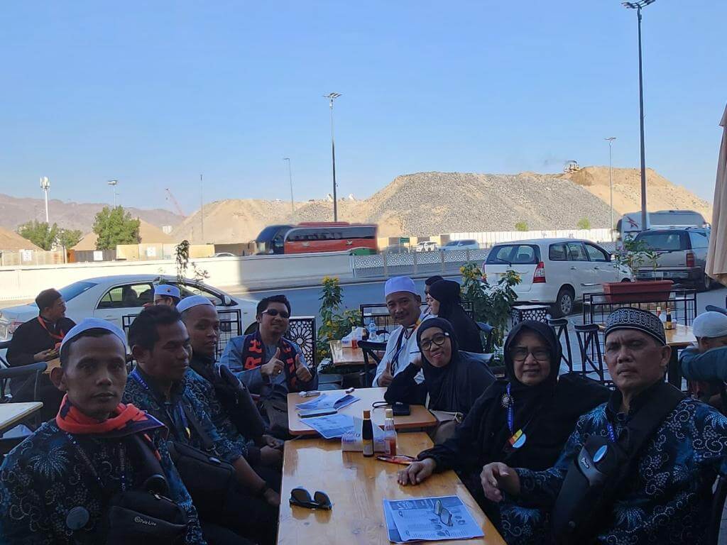 Makan siang menuju Madinah