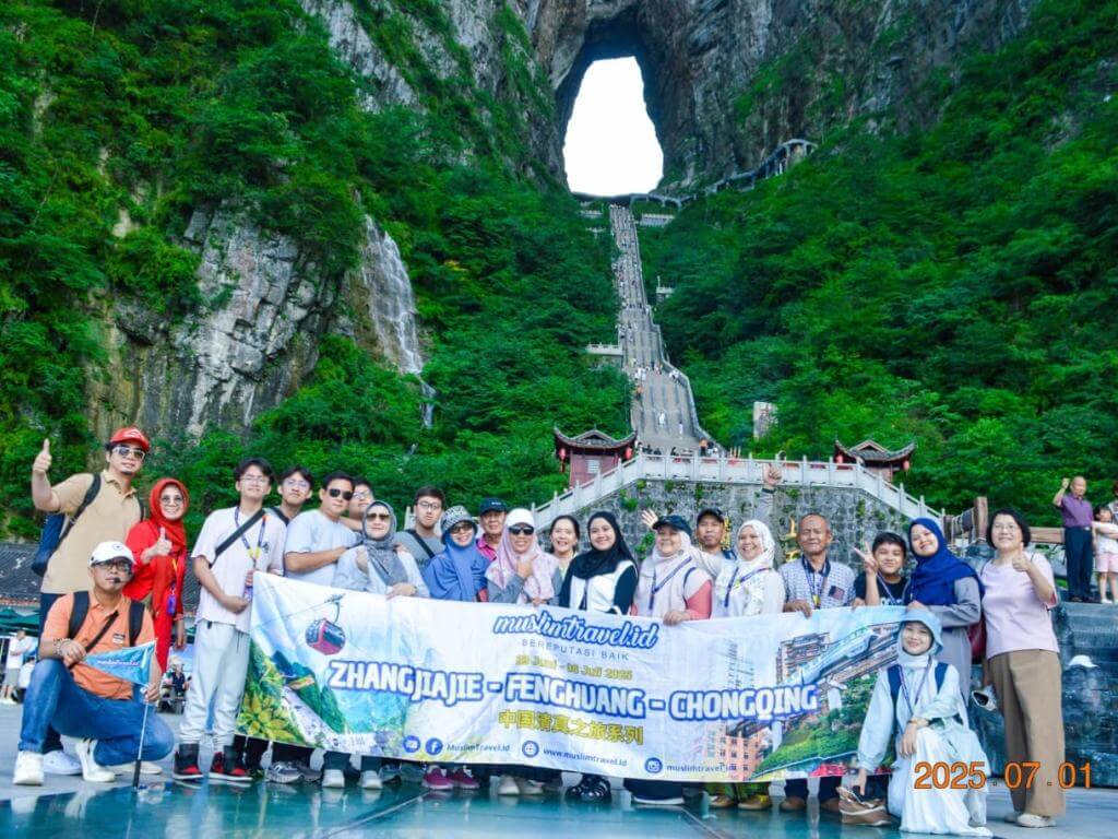 Zhangjiajie Fenghuang Chongqing 29 Juni 2025