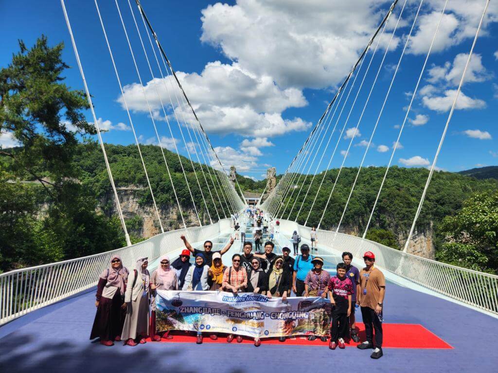 Zhangjiajie Fenghuang Chongqing 29 Juni 2025