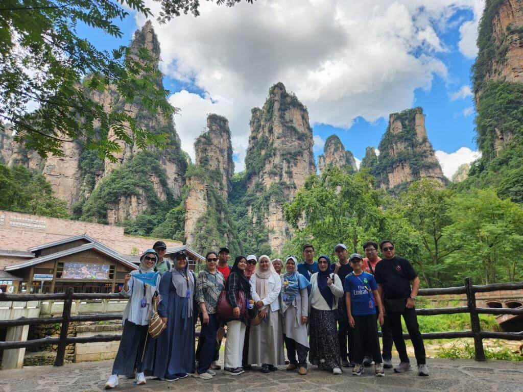 Zhangjiajie Fenghuang Chongqing 29 Juni 2025