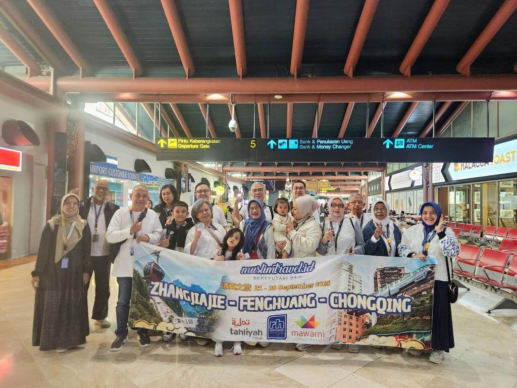 zhangjiajie fenghuang chongqing muslimtravel.id 2025