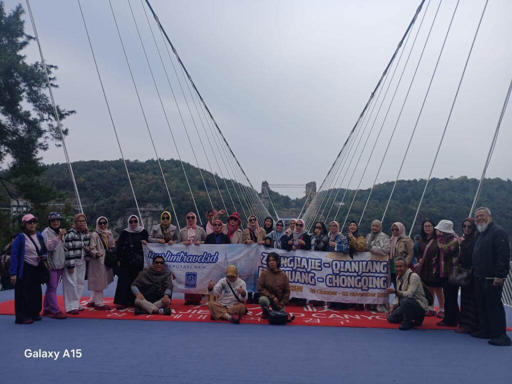 zhangjiajie chongqing fenghuang muslimtravel.id 2025 Oktober