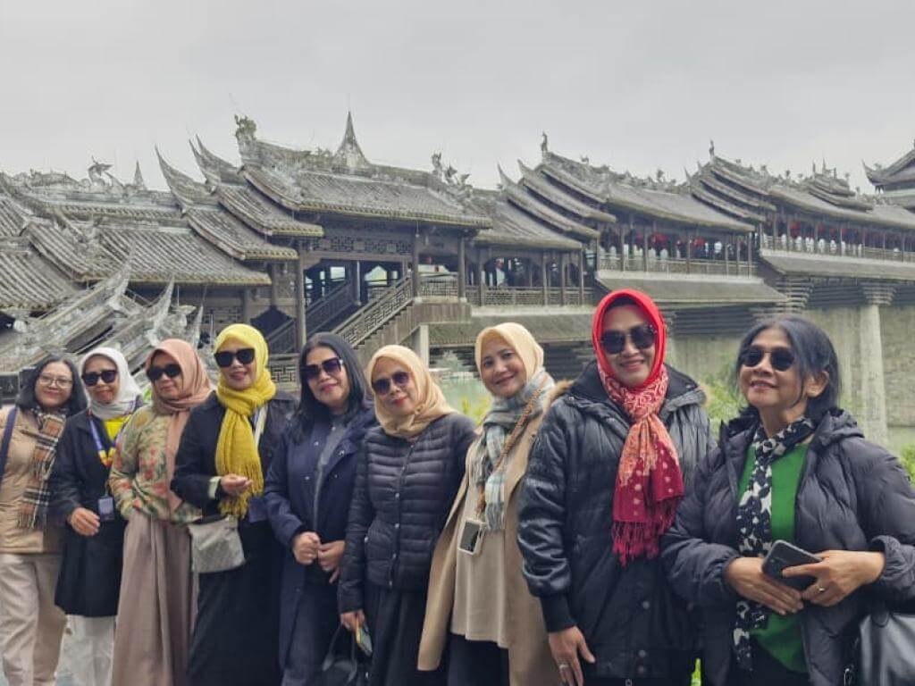 zhangjiajie chongqing fenghuang muslimtravel.id 2025 Oktober