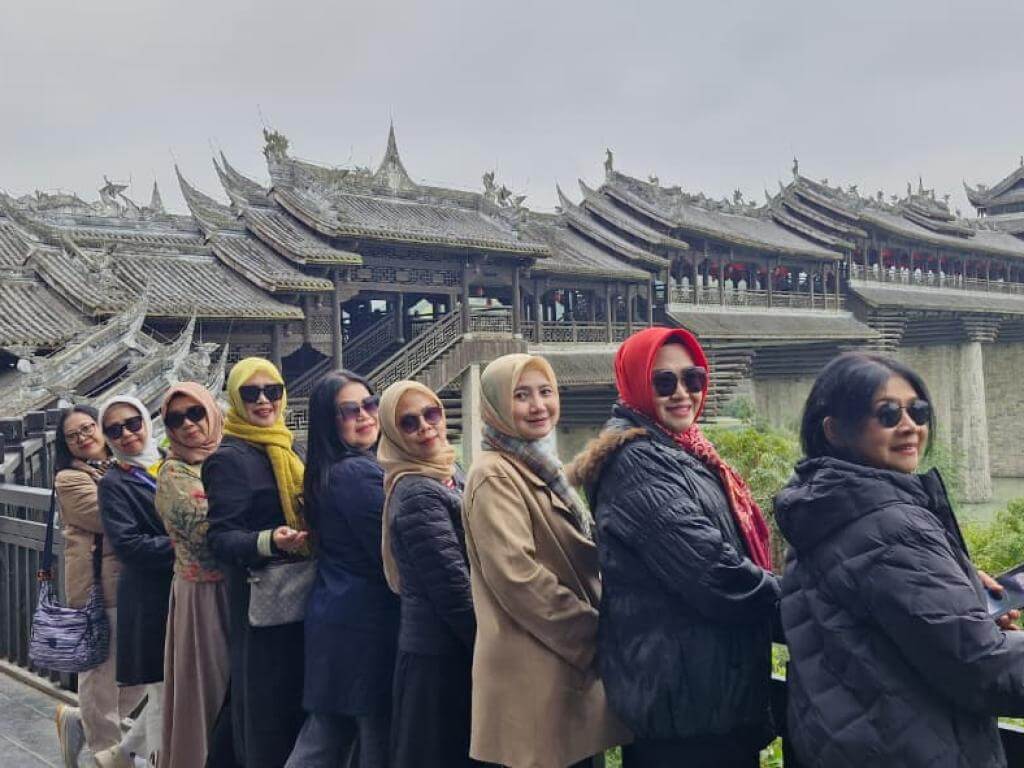 zhangjiajie chongqing fenghuang muslimtravel.id 2025 Oktober