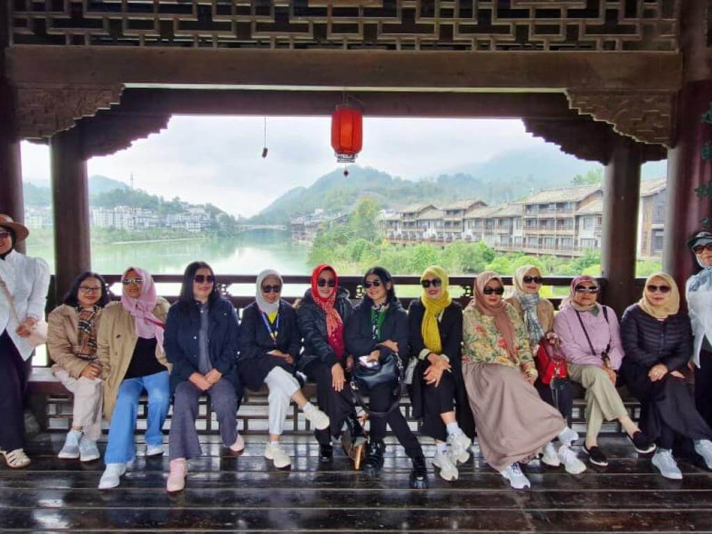 zhangjiajie chongqing fenghuang muslimtravel.id 2025 Oktober