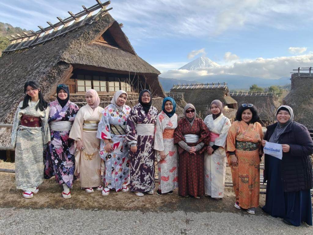 Jepang Golden Route Shirakawago, 24 Des 2025 muslimtravel.id