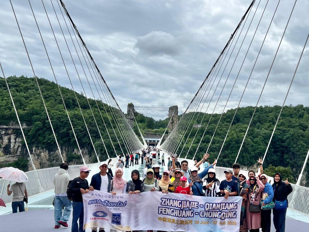 ZHANGJIAJIE - FENGHUANG - CHONGQING 29 JUNI 2026