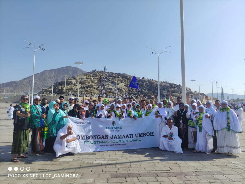 Jamaah Umroh Berada di Jabal Rahmah