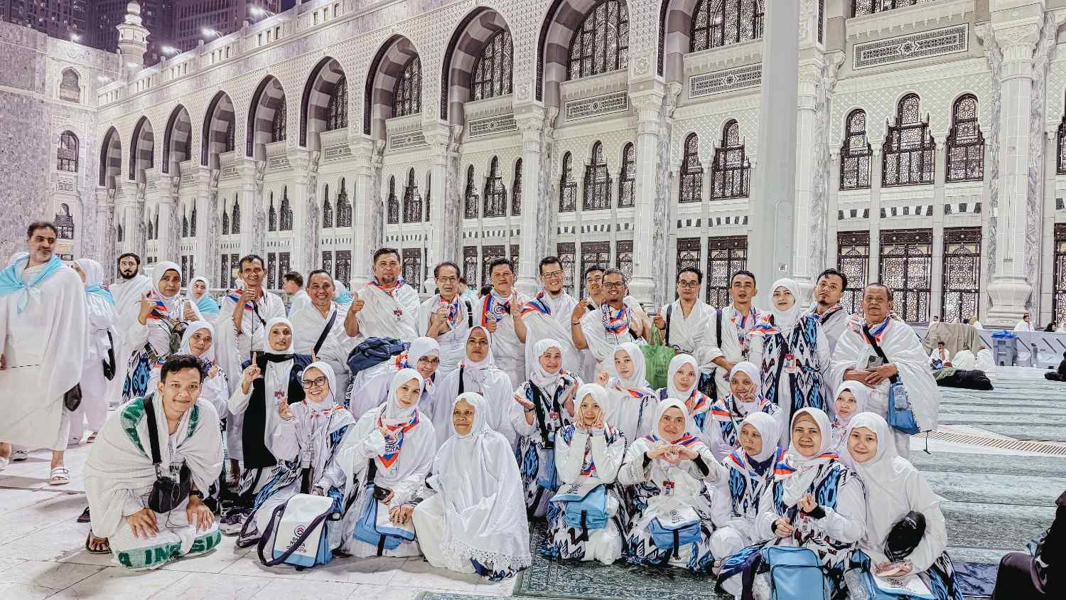 fotojamaahhajidagowisata.jpg