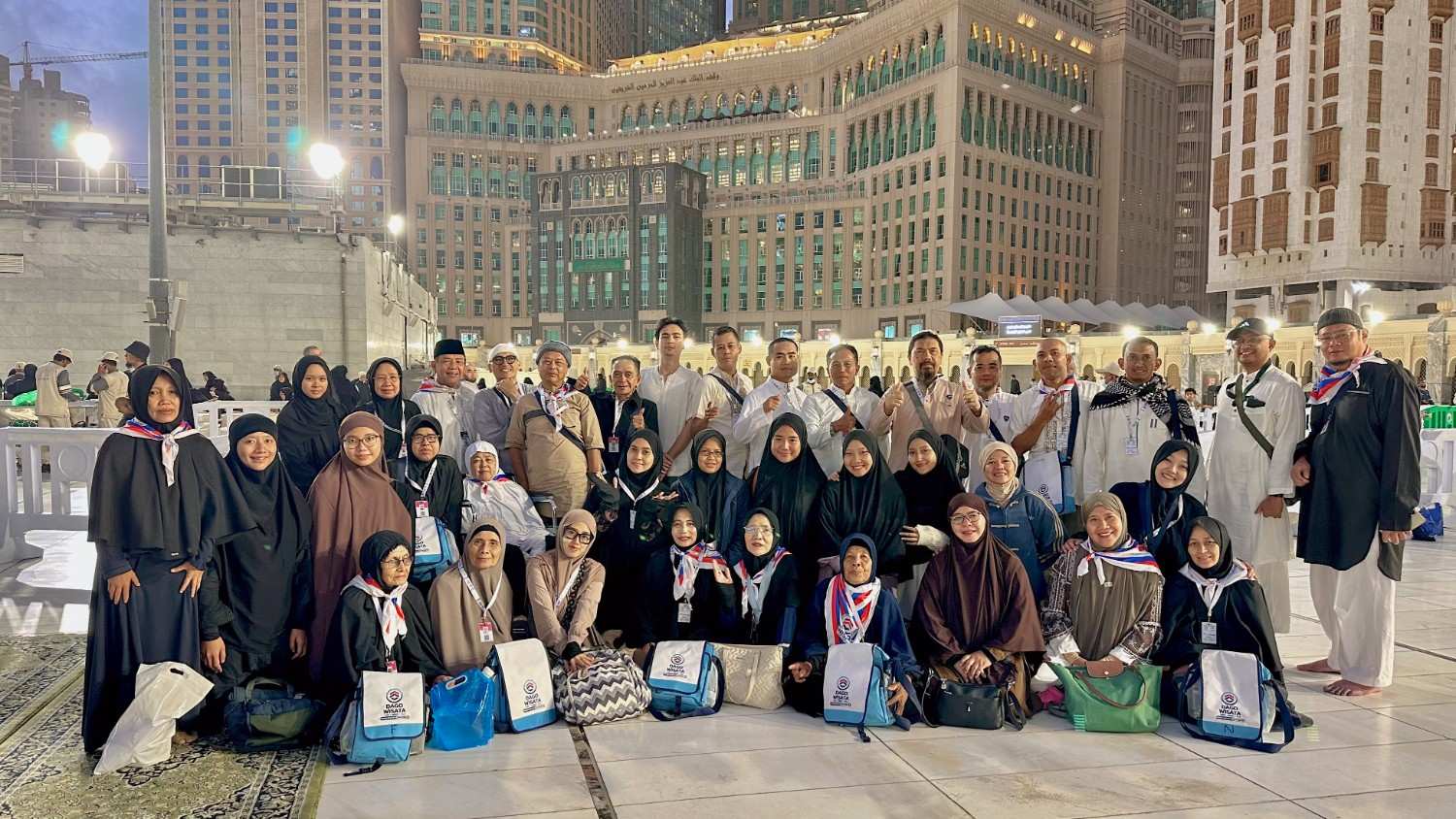 jamaah umrah dagowisata.jpg