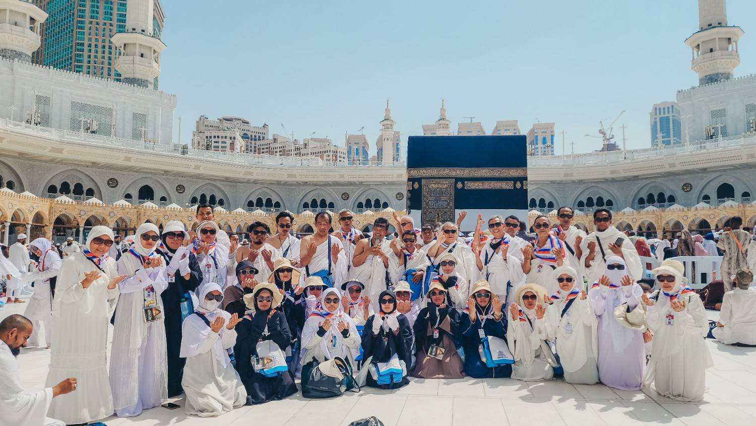 jamaah umrah indonesia oleh dagowisata.jpg