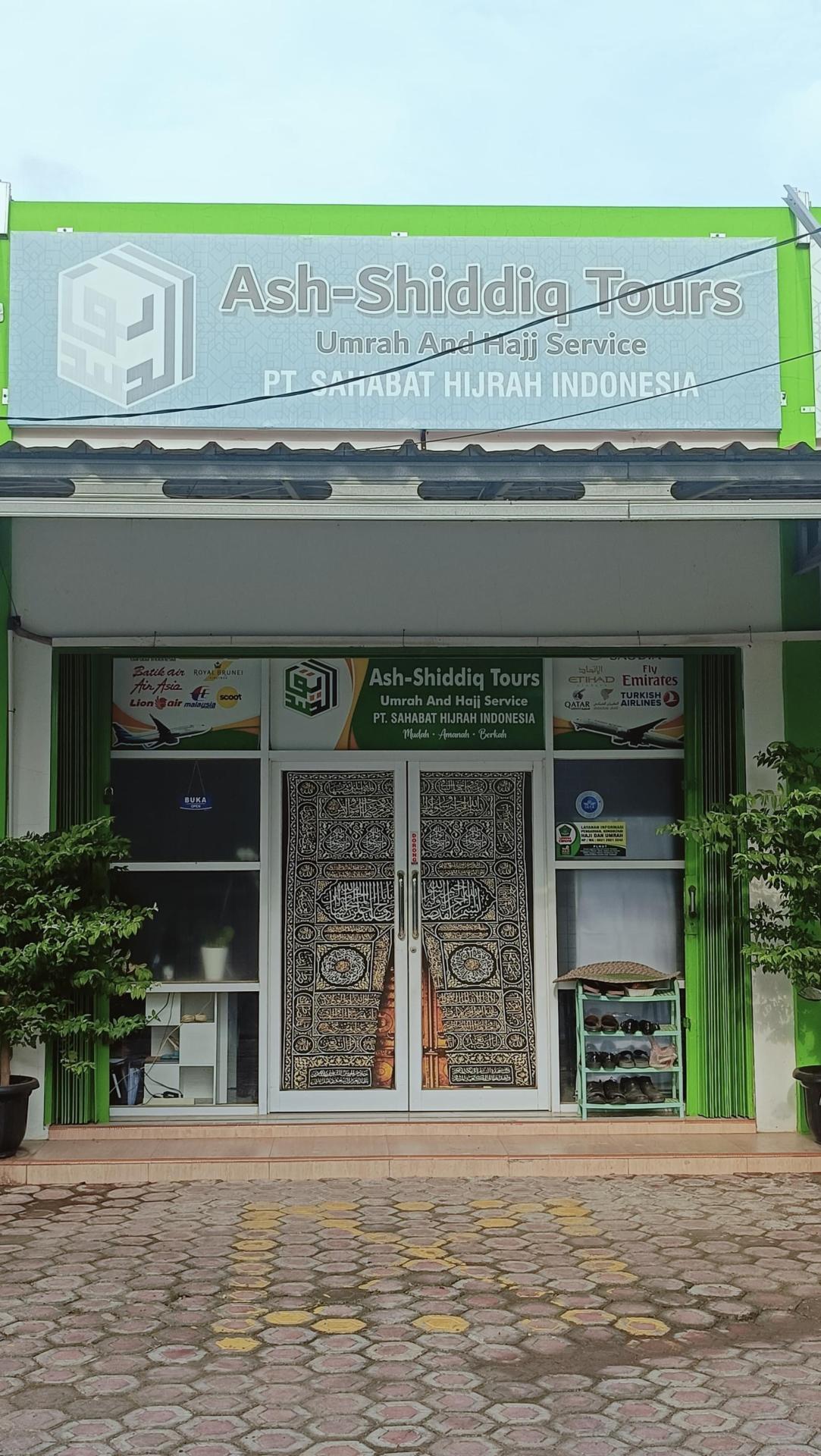 ashshiddiqtours.co.id