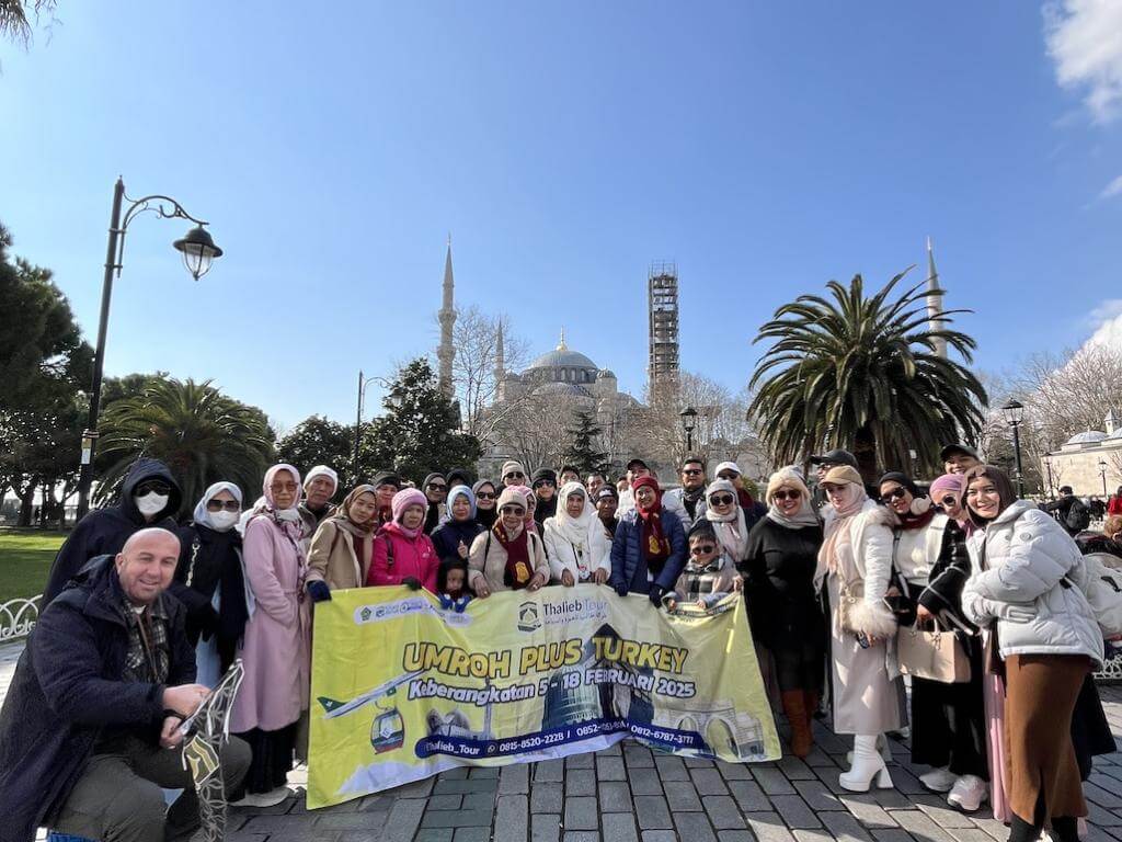 AYU SOPIA MASJID BIRU