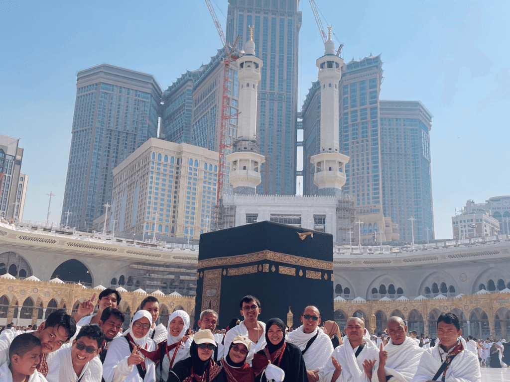 Album kenangan trip umroh 26 september 2024 almarwah tour