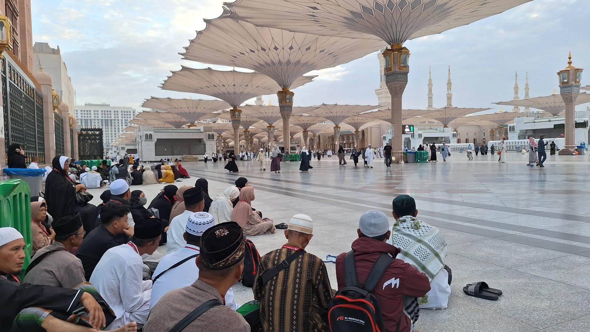 (Artikel) Umroh 2025 &ndash; Mana yang Cocok untuk Anda Umroh Reguler, Umroh VIP, atau Umroh Plus.jpg