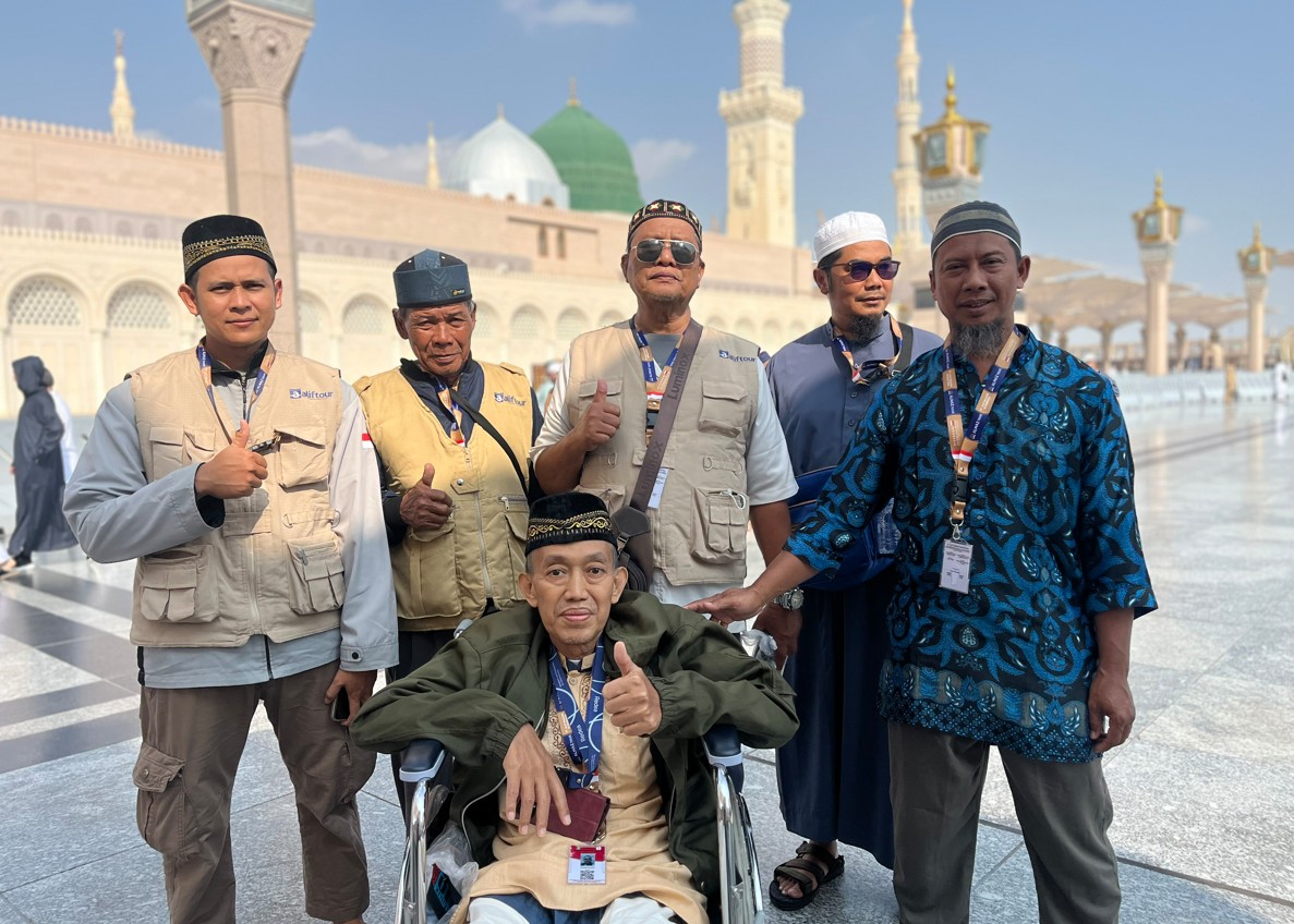 almaztour.co.id