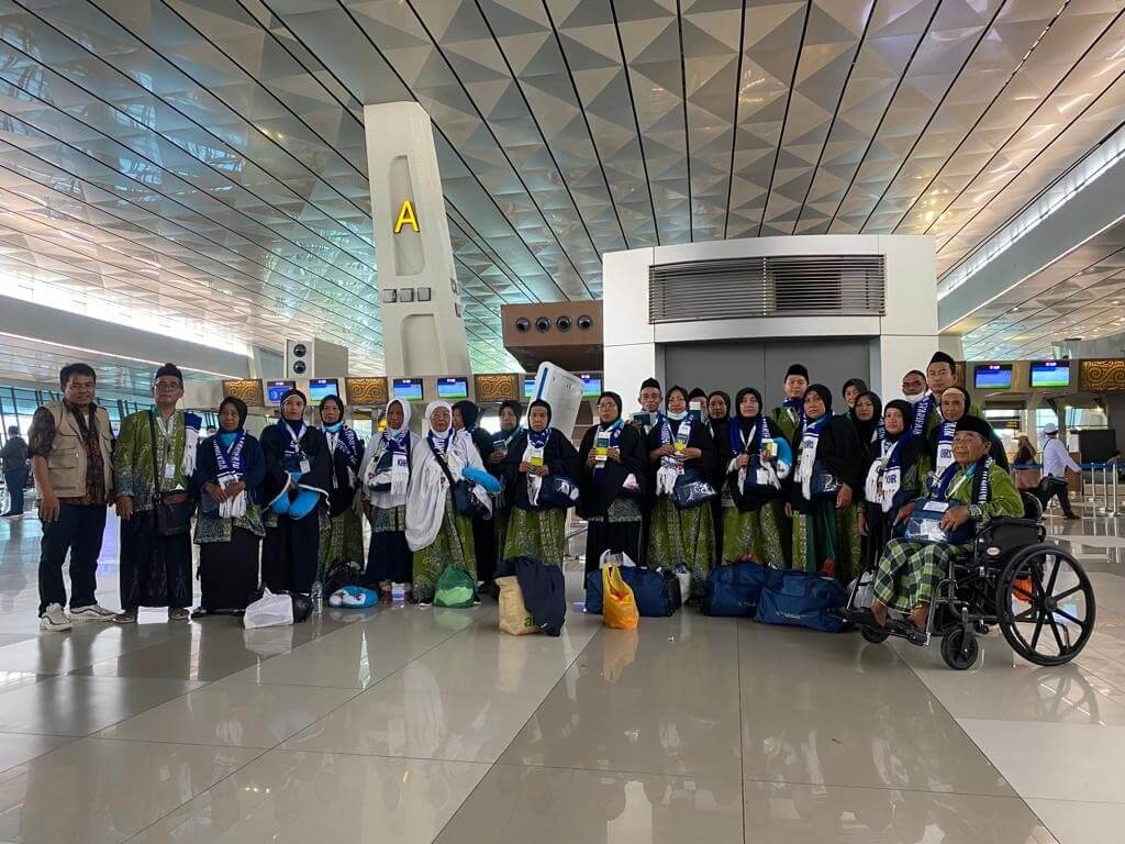 kEBERANGKATAN JAMAAH UMROH KHAS