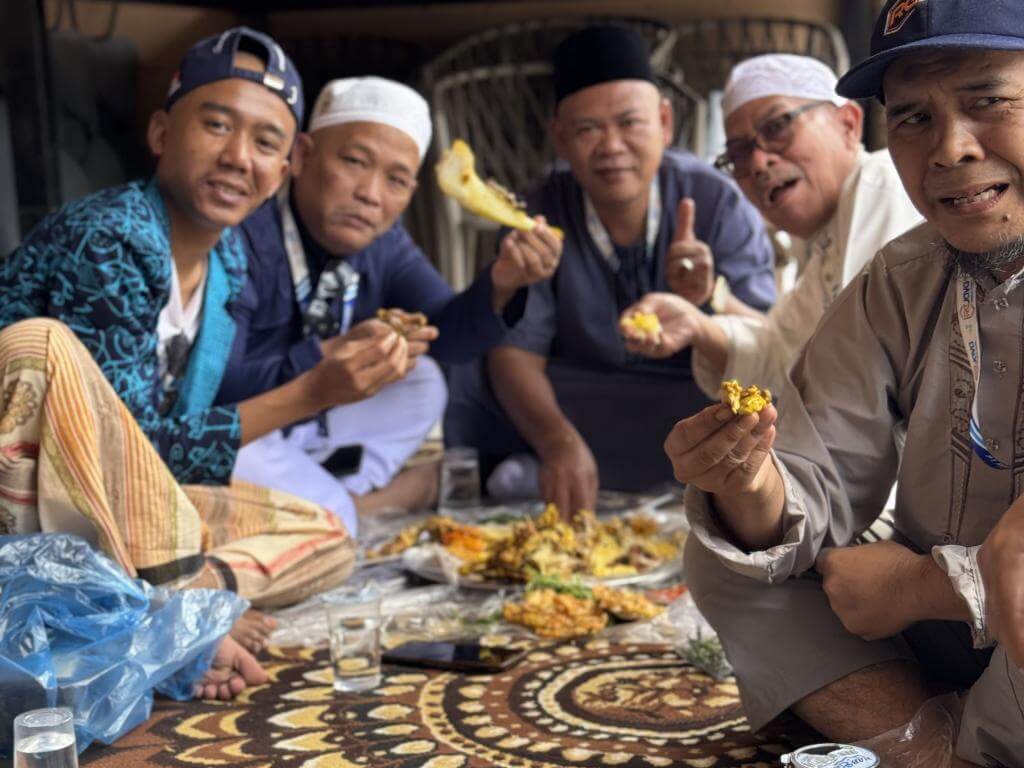 Keseruan Makan Nasi Mandhi