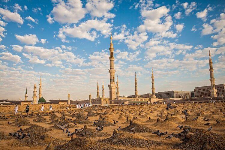 Mengenal Lebih Dalam Pekuburan Al-Baqi&#039; Tempat Peristirahatan Terakhir yang Penuh Sejarah dan Keutamaan.jpeg