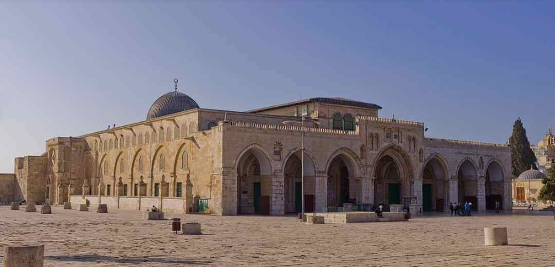 Mengenal Umroh Aqsa, Keuntungan dan Kisaran Biayanya.jpg