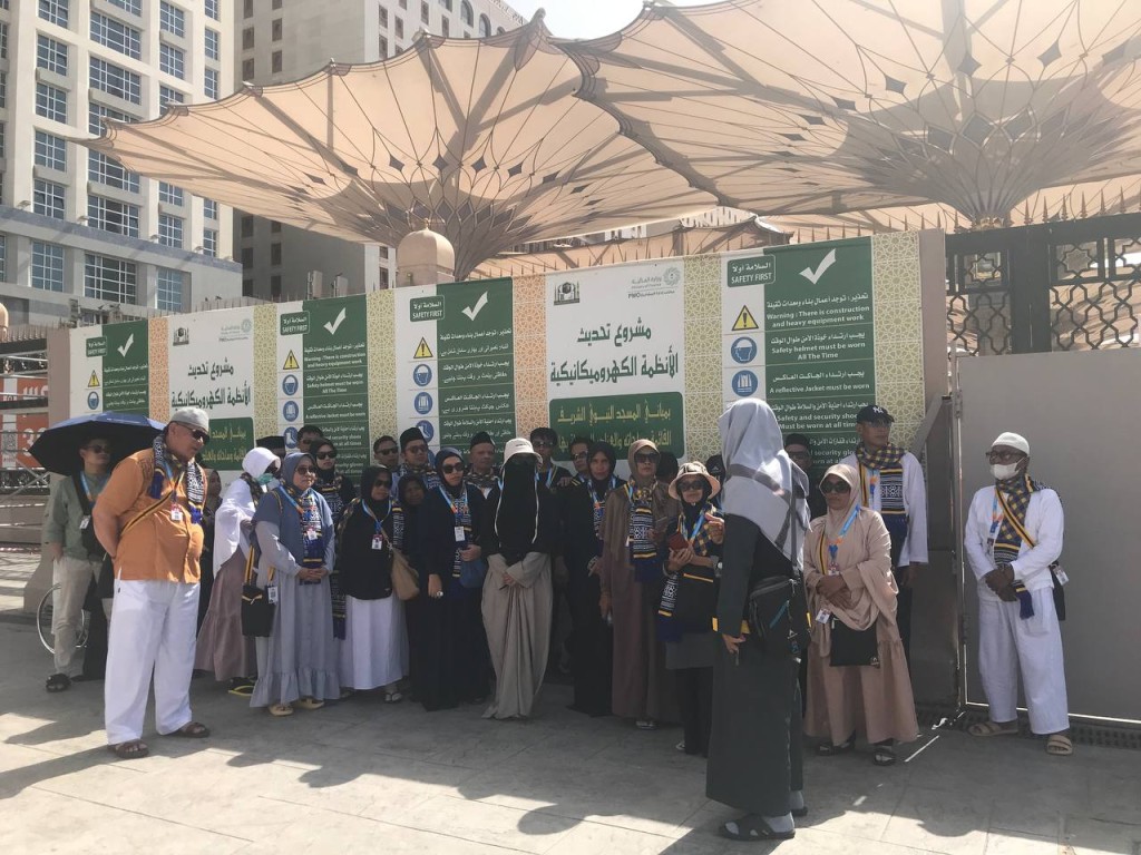 Jamaah saat Ziaroh di Masjid Nabawi