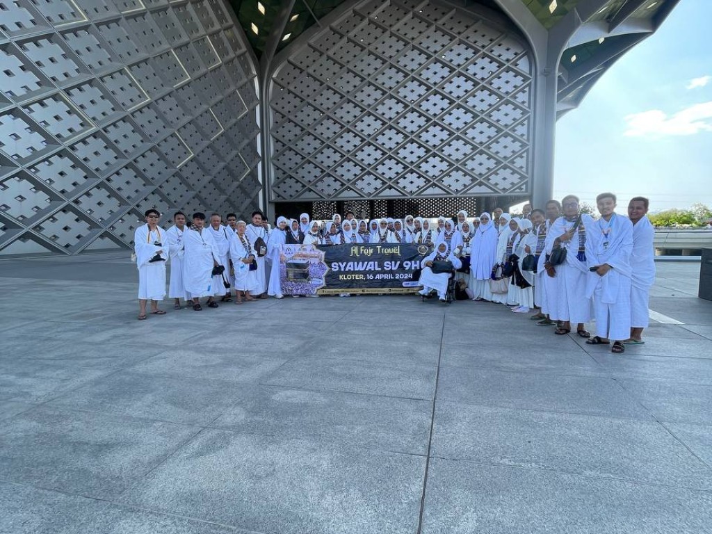 Jamaah di Stasiun Kereta Cepat Haramain 1