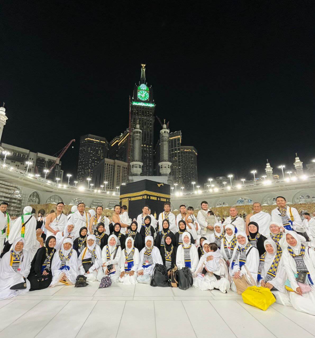 Jamaah AlFajr Travel Umroh & Haji didepan Kabah