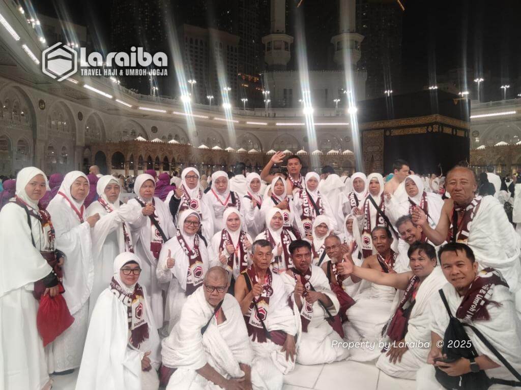 Jamaah Umroh Laraiba melaksanakan ibadah umroh Februari 2025 dengan khusyuk.