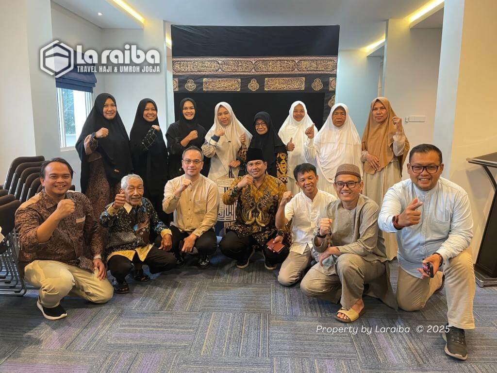 Jamaah Laraiba melakukan simulasi tawaf dan sa’i pada Manasik Haji 2025.