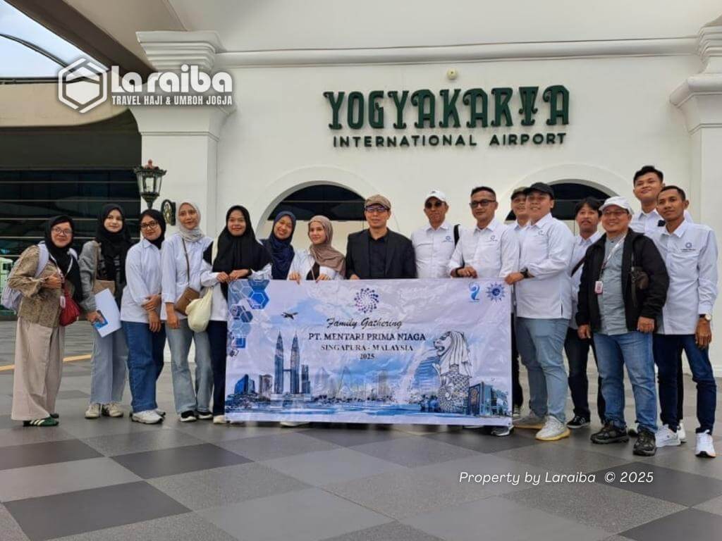 Keberangkatan gathering perusahaan bersama Laraiba Travel menuju Singapura dan Malaysia.
