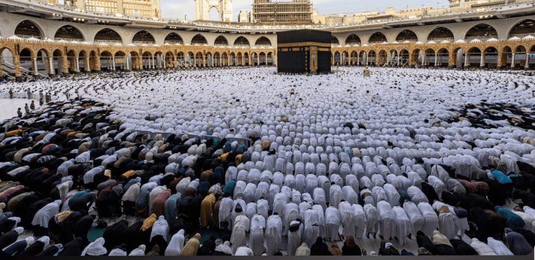 Tips Aman dan Nyaman Menunaikan Salat Jumat di Masjidil Haram bagi Jemaah Umrah - Copy.png