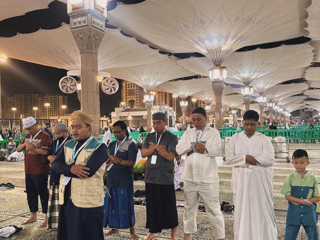 Sholat tahajud bersama