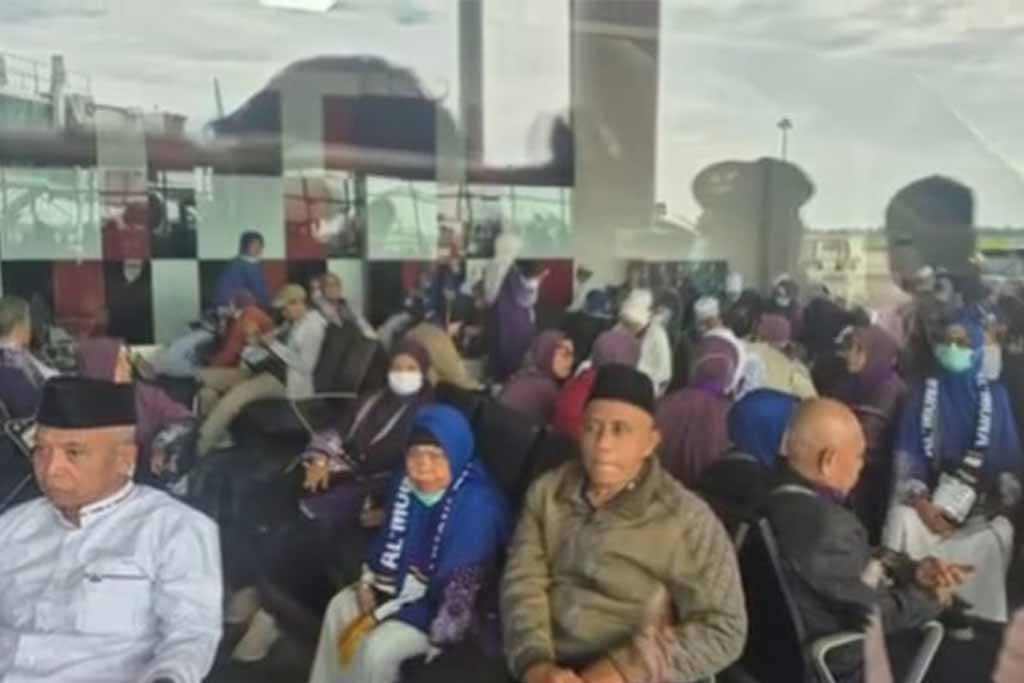 Jemaah Pesawat saudi airlines.jpg