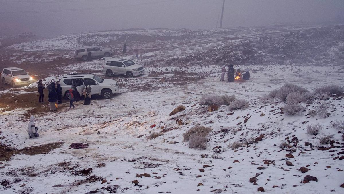 Fenomena langka salju di arab saudi.png