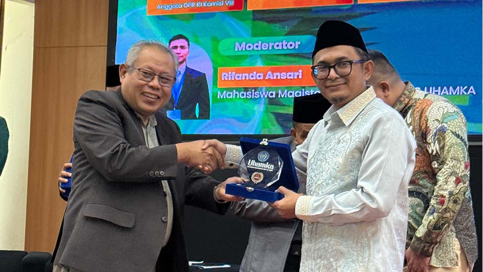 Penghargaan Sekjen Amphuri.jpg