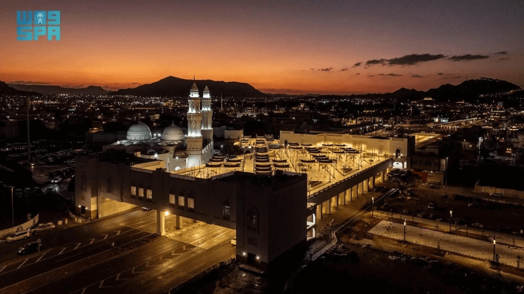 masjid qiblatain.jpg