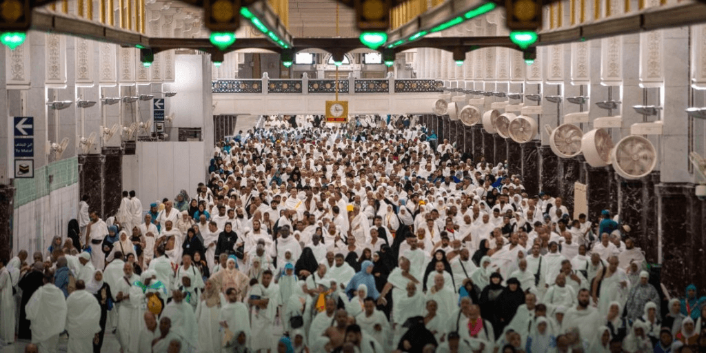 lonjakan jemaah di.jpg