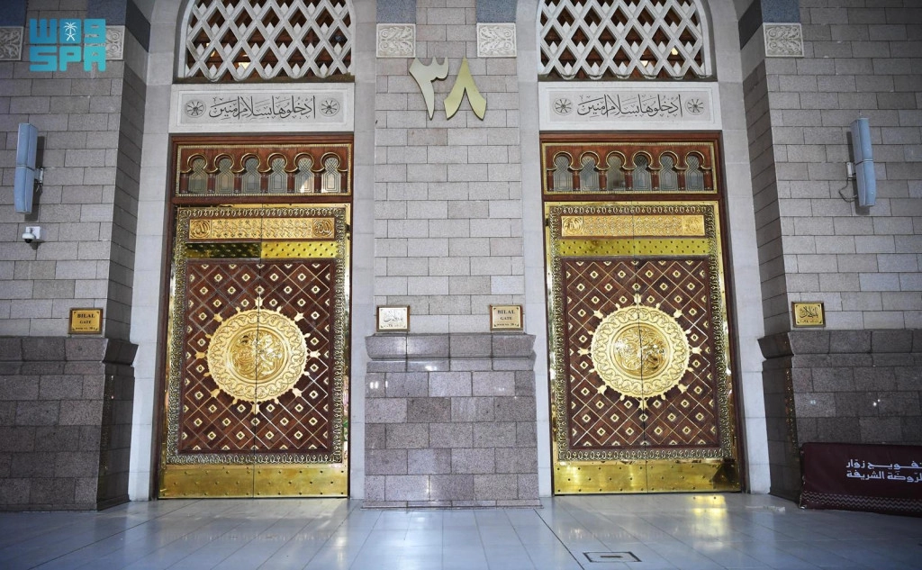 pintu masjid nabawi.jpg