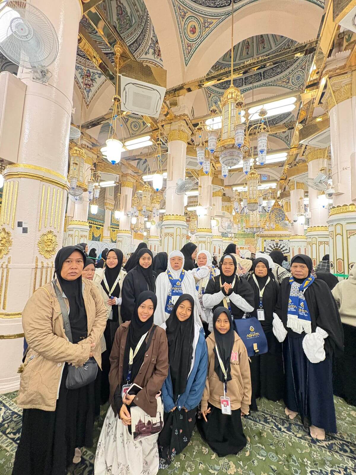 akbarghaniwisata.co.id