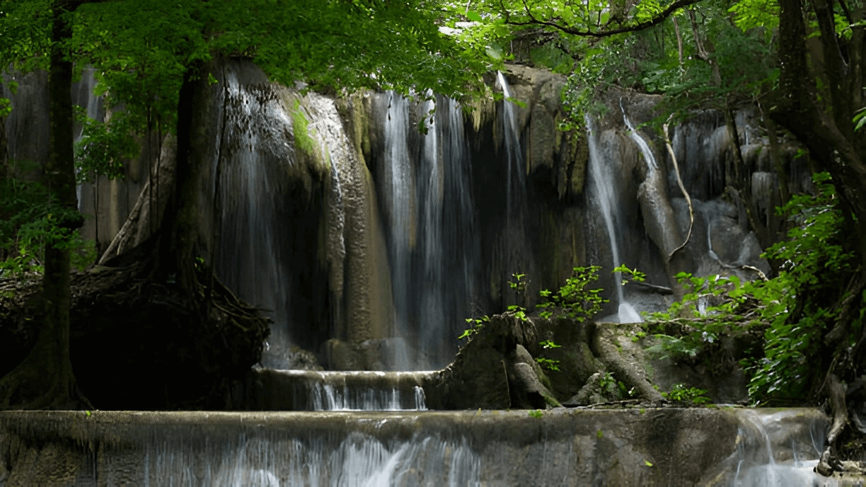 Air Terjun Pulau Moyo, Nusa Tenggara Barat.jpg